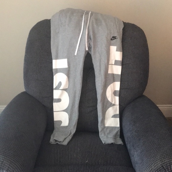 Nike sweatpants - Picture 2 of 3